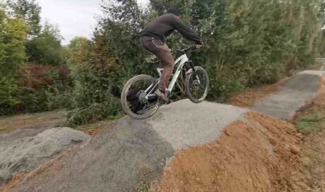 Biketrails Helmstadt – MTB Tricksprung Step-Up Tables, Pumptrack & Jumpline